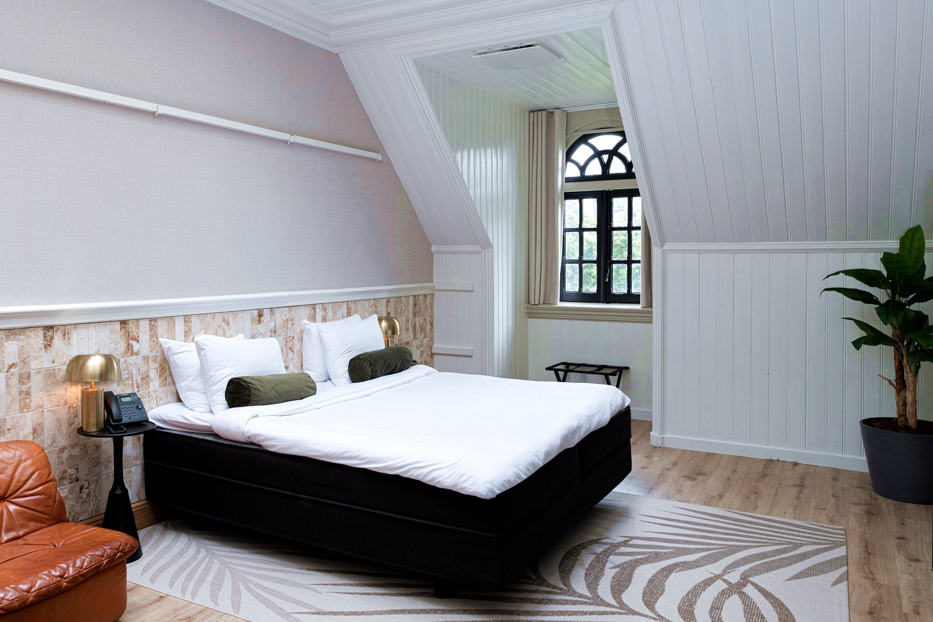 Botanique Breda-guestroom-Brown Suite Bedroom.jpg