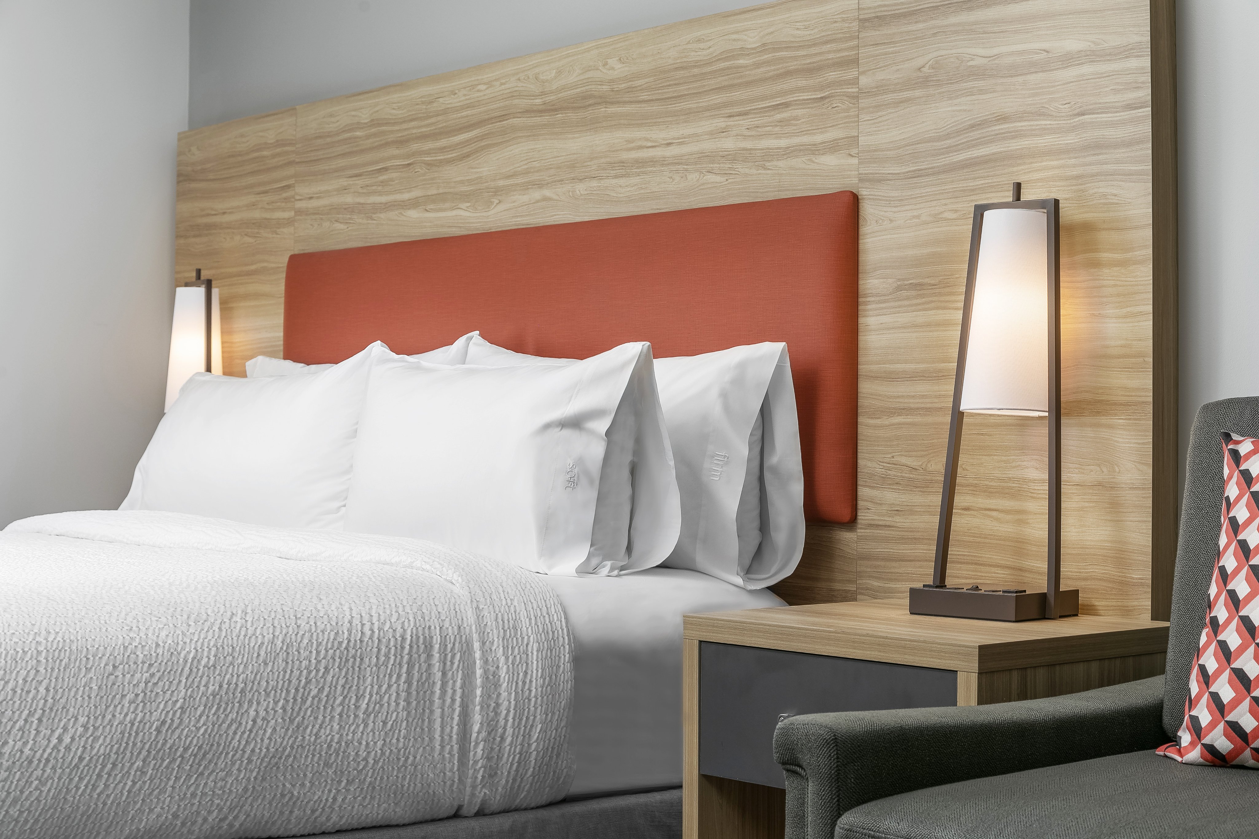 CANDLEWOOD STES EAST BY IHG-guestroom-A cozy king bed and recliner make this suite your ideal home base..jpg
