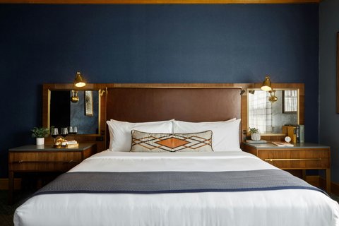 One-Bedroom King Premier Suite