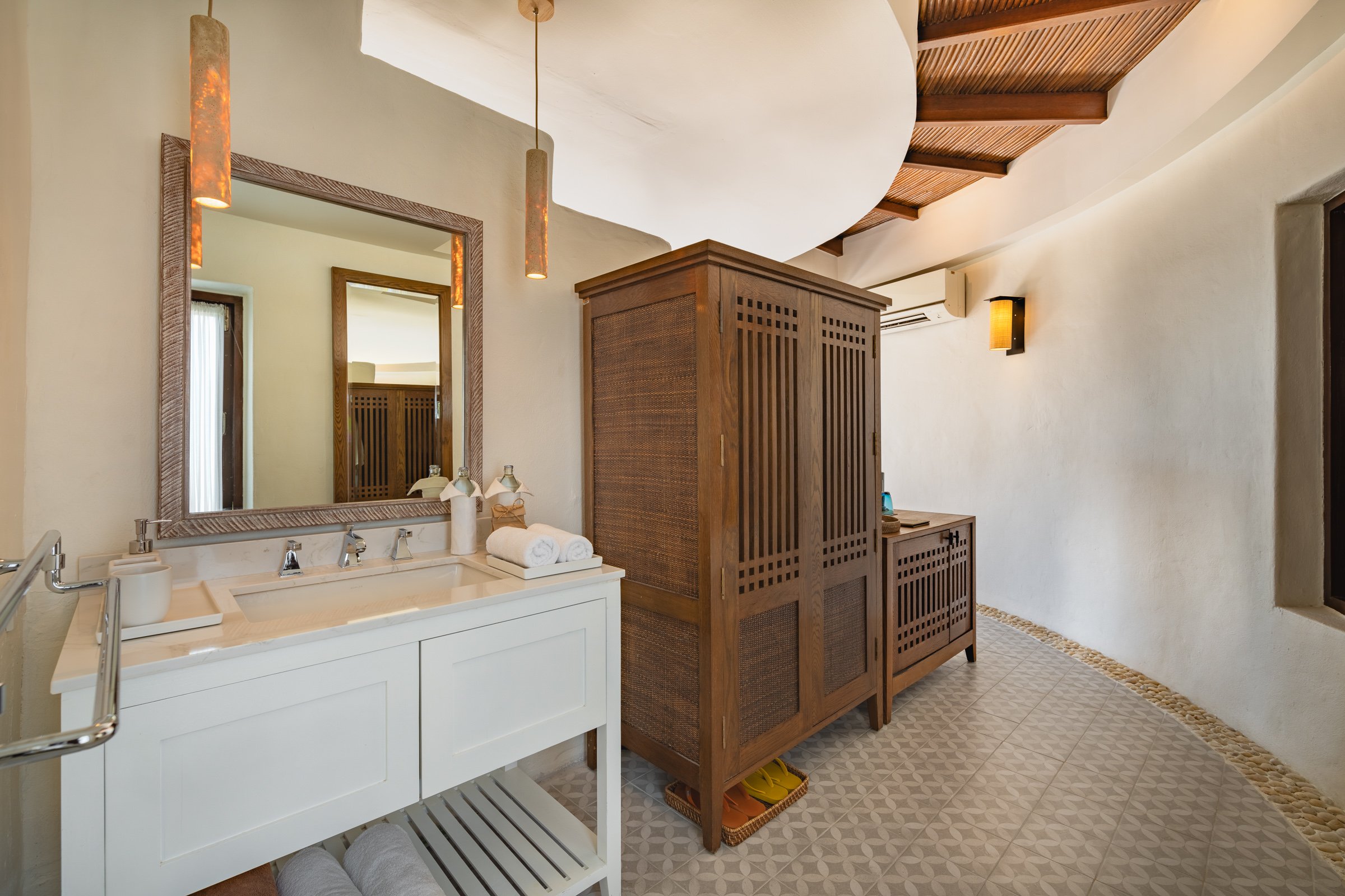 Aleenta Resort and Spa Hua Hin-guestroom-Ocean View Residence - Bathroom.jpg