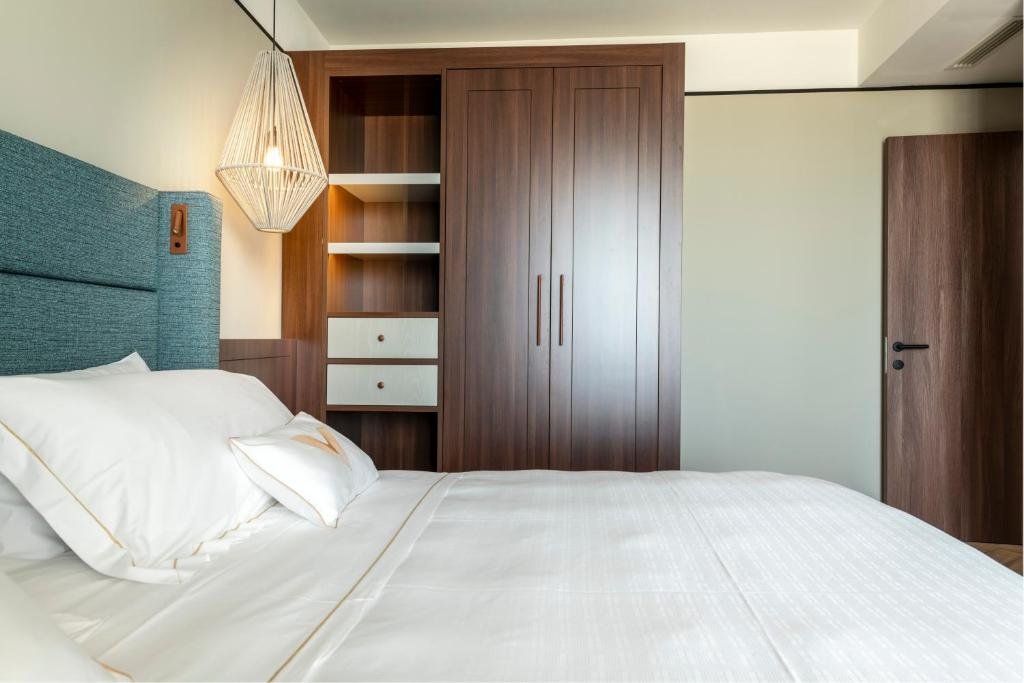 VISIONAIR SUITES-guestroom-GUEST ROOM.jpg