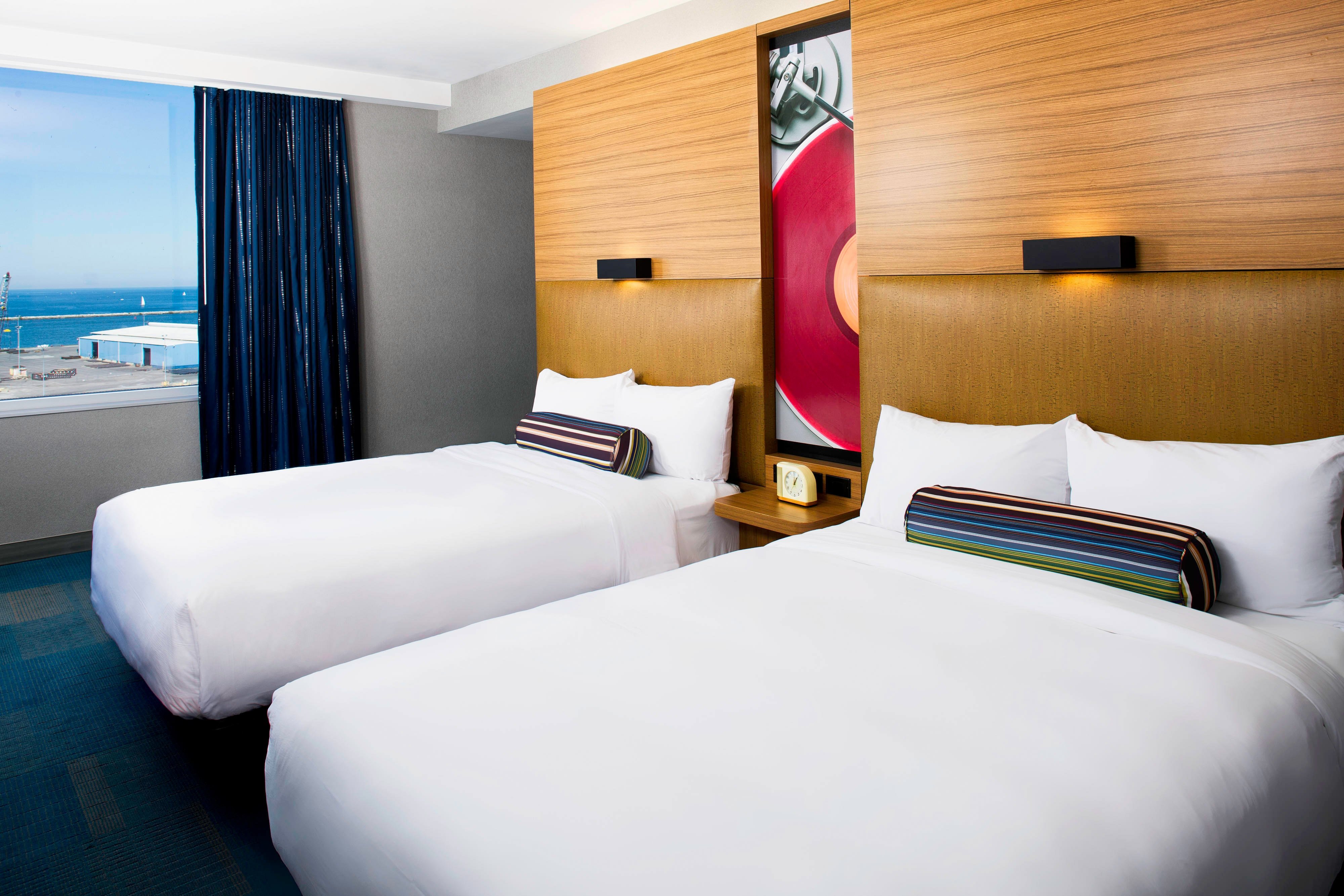 Aloft Cleveland Downtown-guestroom-Queen/Queen Guest Room.jpg
