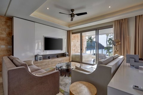 Chairman Swim Out Suite - Living Room
