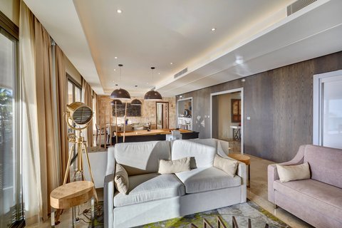 Chairman Swim Out Suite