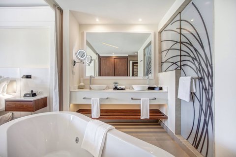 Luxury Junior Suite - Bathroom