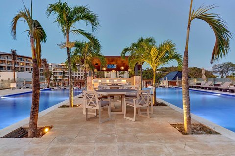 Pool Bar