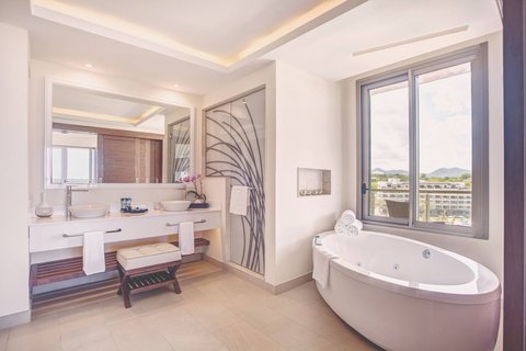 One-Bedroom Luxury Presidential Suite - Bathroom