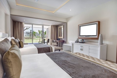 Luxury Swim Out Suite