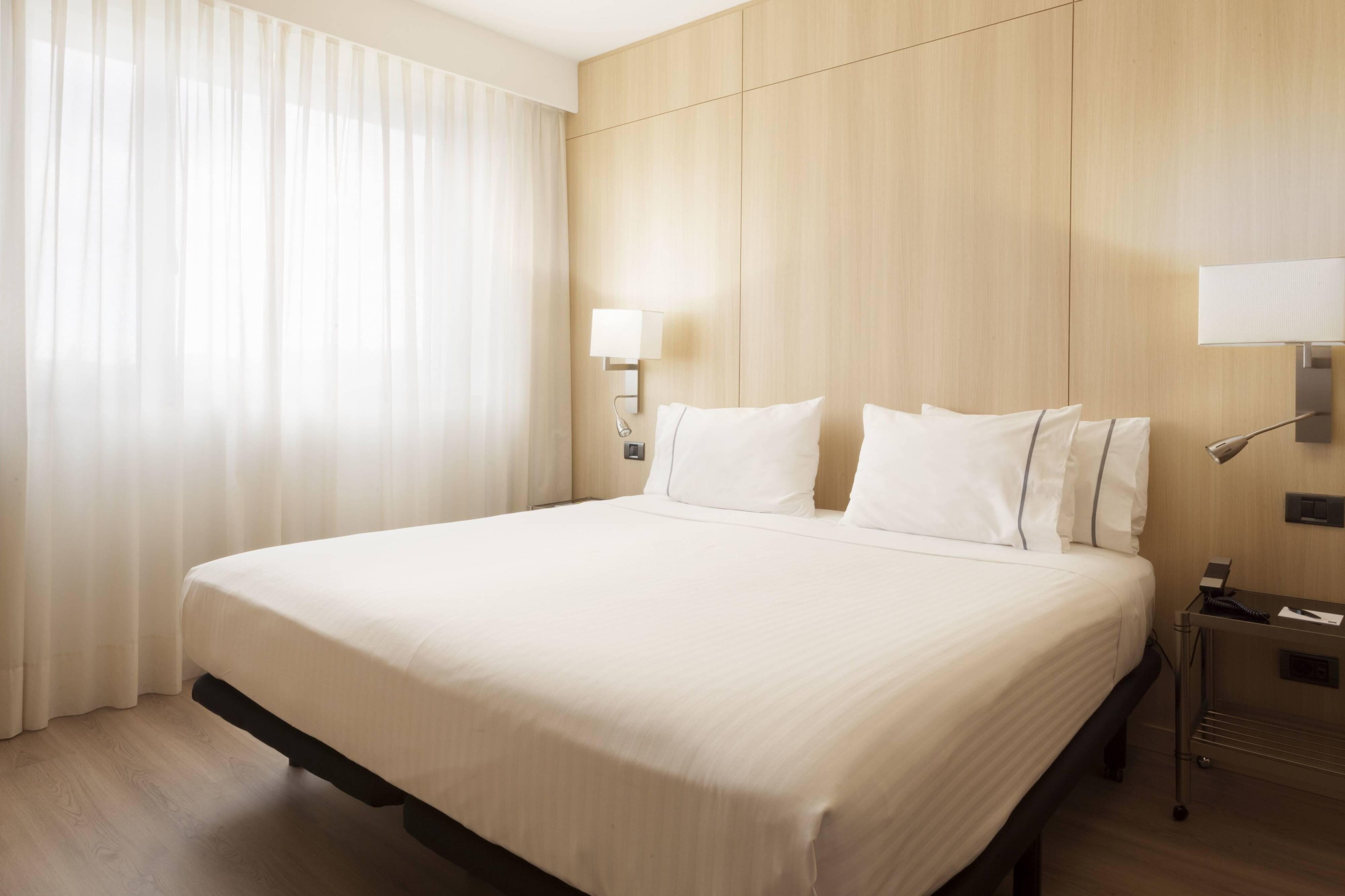 AC Hotels by Marriott Hotel Cordoba-guestroom-Junior Suite - Bedroom.jpg