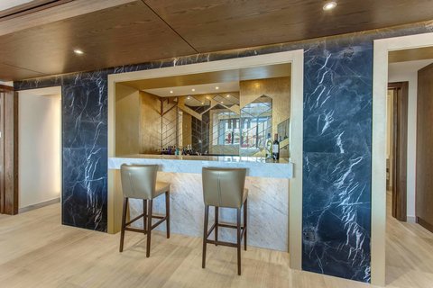 Luxury Chairman Two-Bedroom Suite - Bar