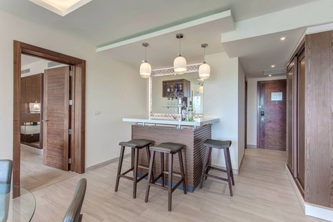Luxury Chairman Two-Bedroom Ocean Front Suite - Ba