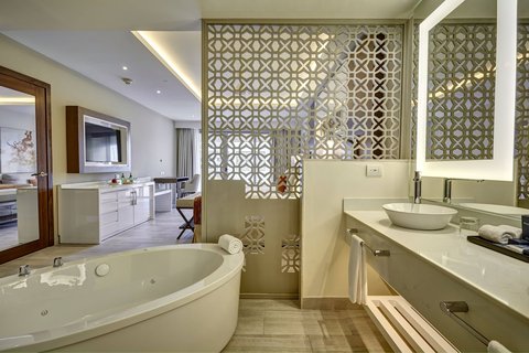 Luxury Junior Suite - Bathroom