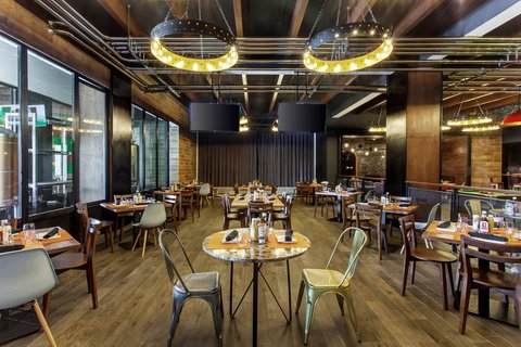 SCORE Sports Bar & Lounge