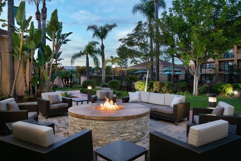 Outdoor Seating & Firepit