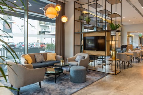 Lobby - Sitting Area