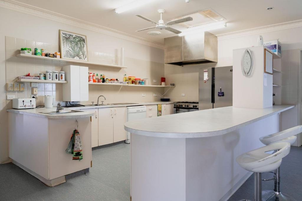 TARCUTTA RETREAT-guestroom-Kitchen.jpg