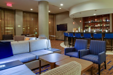 Lobby Sitting Area & Bar