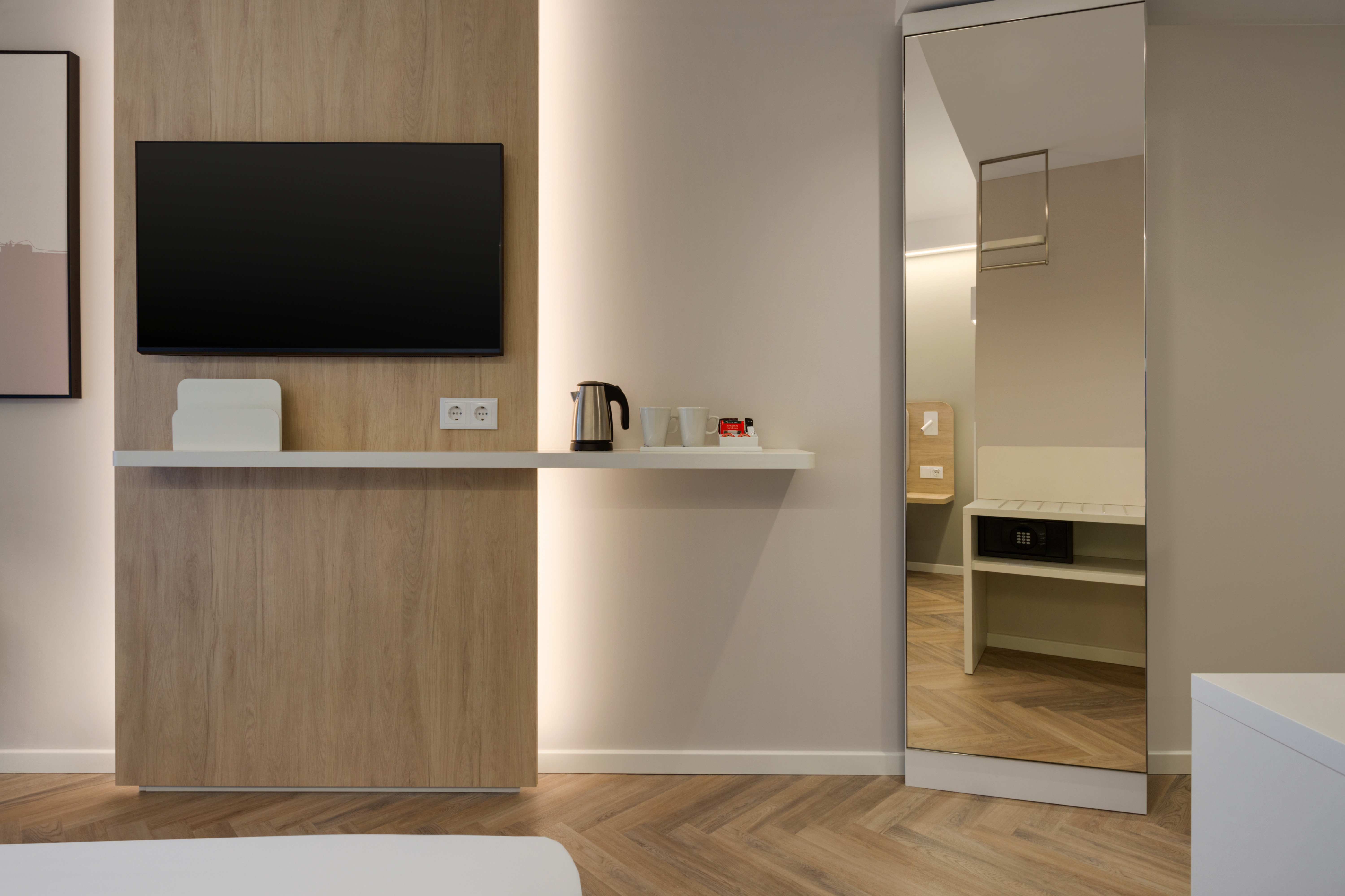 HOLIDAY INN EXP EVORA BY IHG-guestroom-Queen Standard Furnished Balcony.jpg