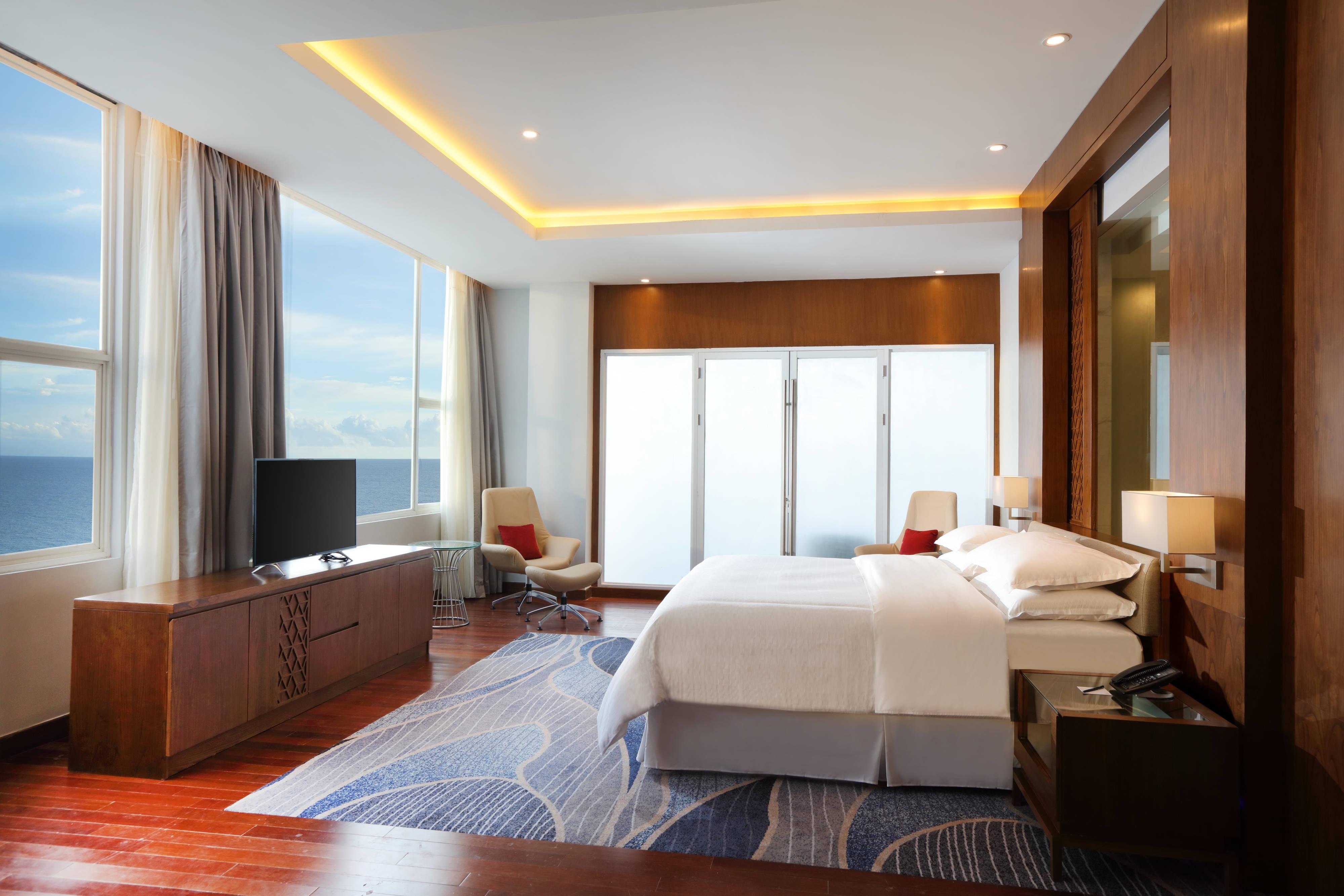 Four Points by Sheraton Manado-guestroom-Presidential Suite - Bedroom.jpg