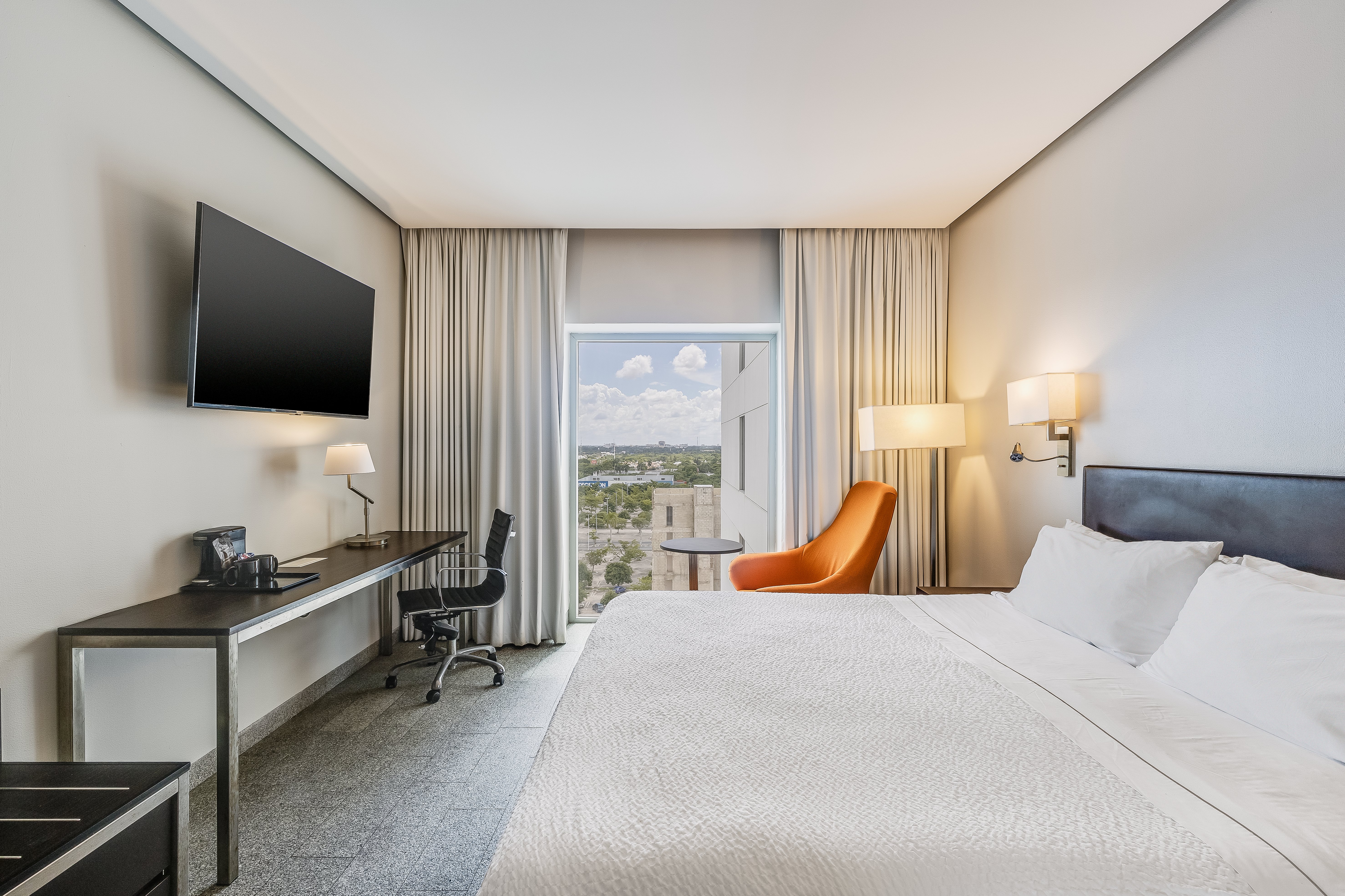 FIESTA INN MERIDA-guestroom-Superior King.jpg