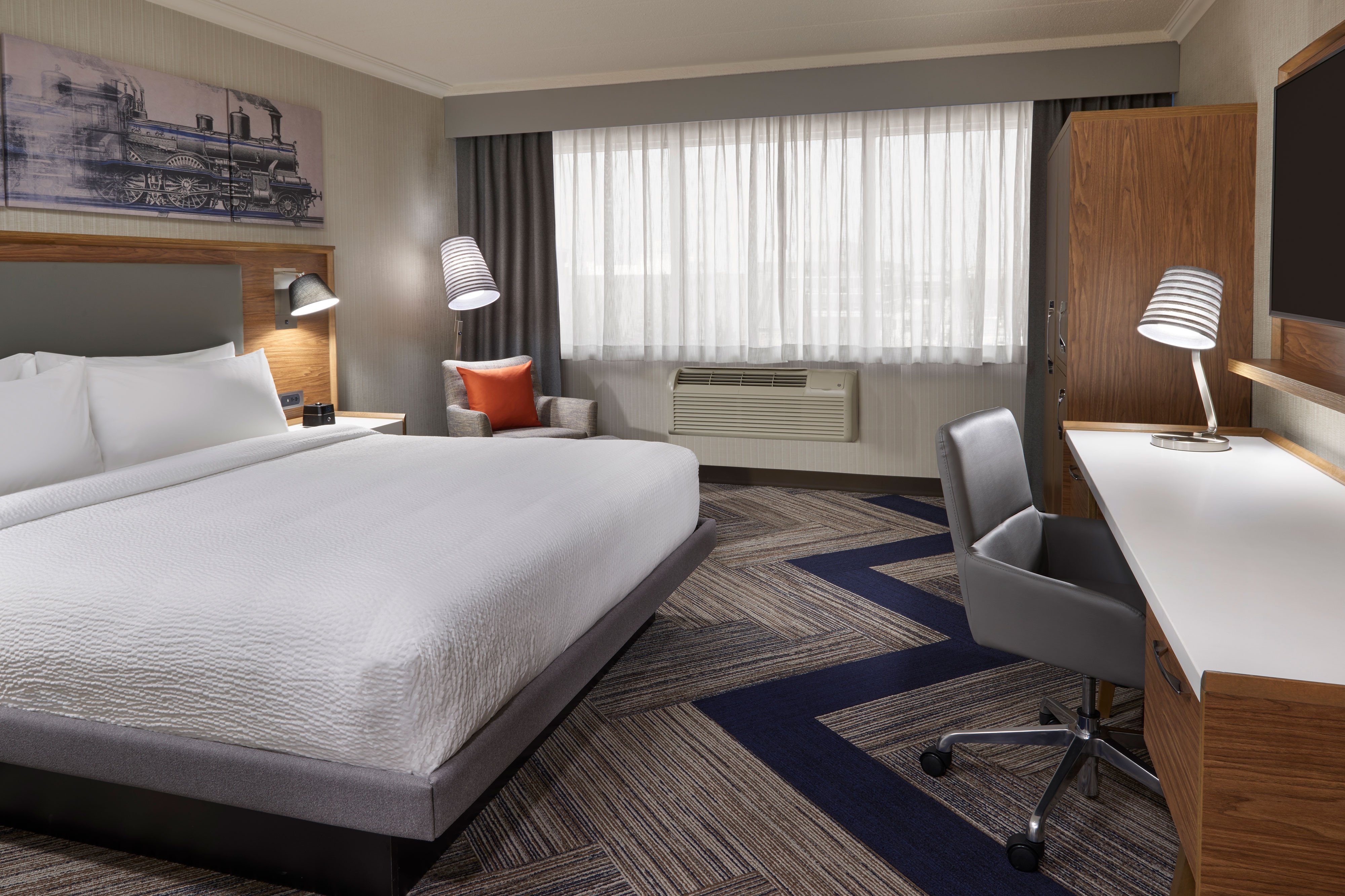 Four Points by Sheraton Windsor Downtown-guestroom-King Guest Room.jpg