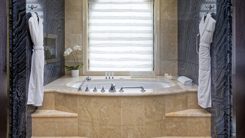 THE PENINSULA NEW YORK - Photo 36