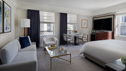 THE PENINSULA NEW YORK - Photo 32