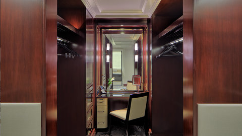 THE PENINSULA NEW YORK - Photo 12