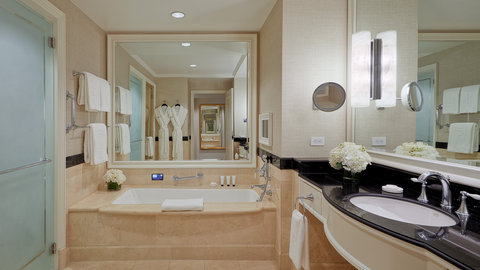 THE PENINSULA NEW YORK - Photo 45