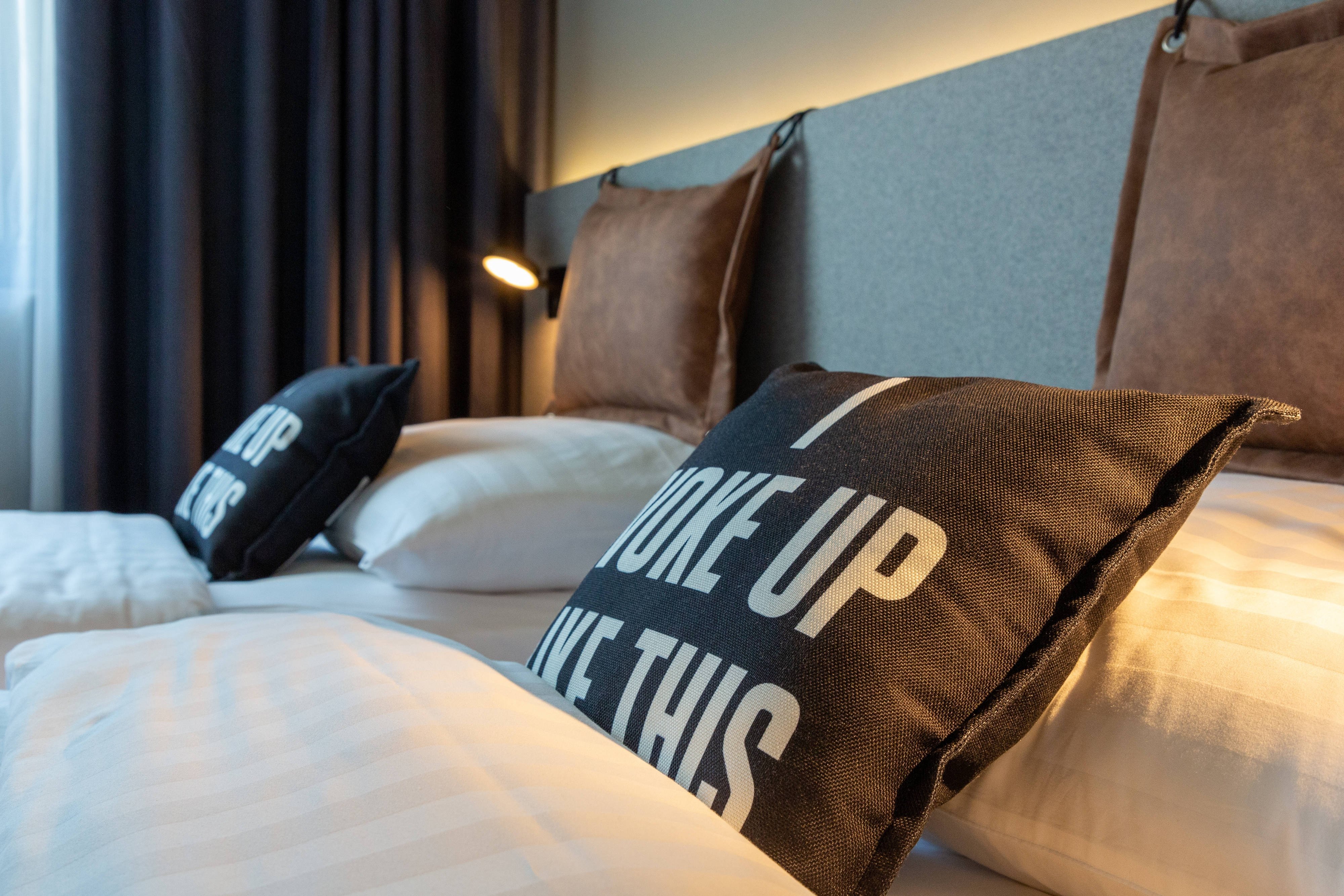 Moxy Sion-guestroom-Twin/Twin Guest Room.jpg