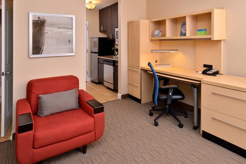 One-Bedroom Suite - Work Desk