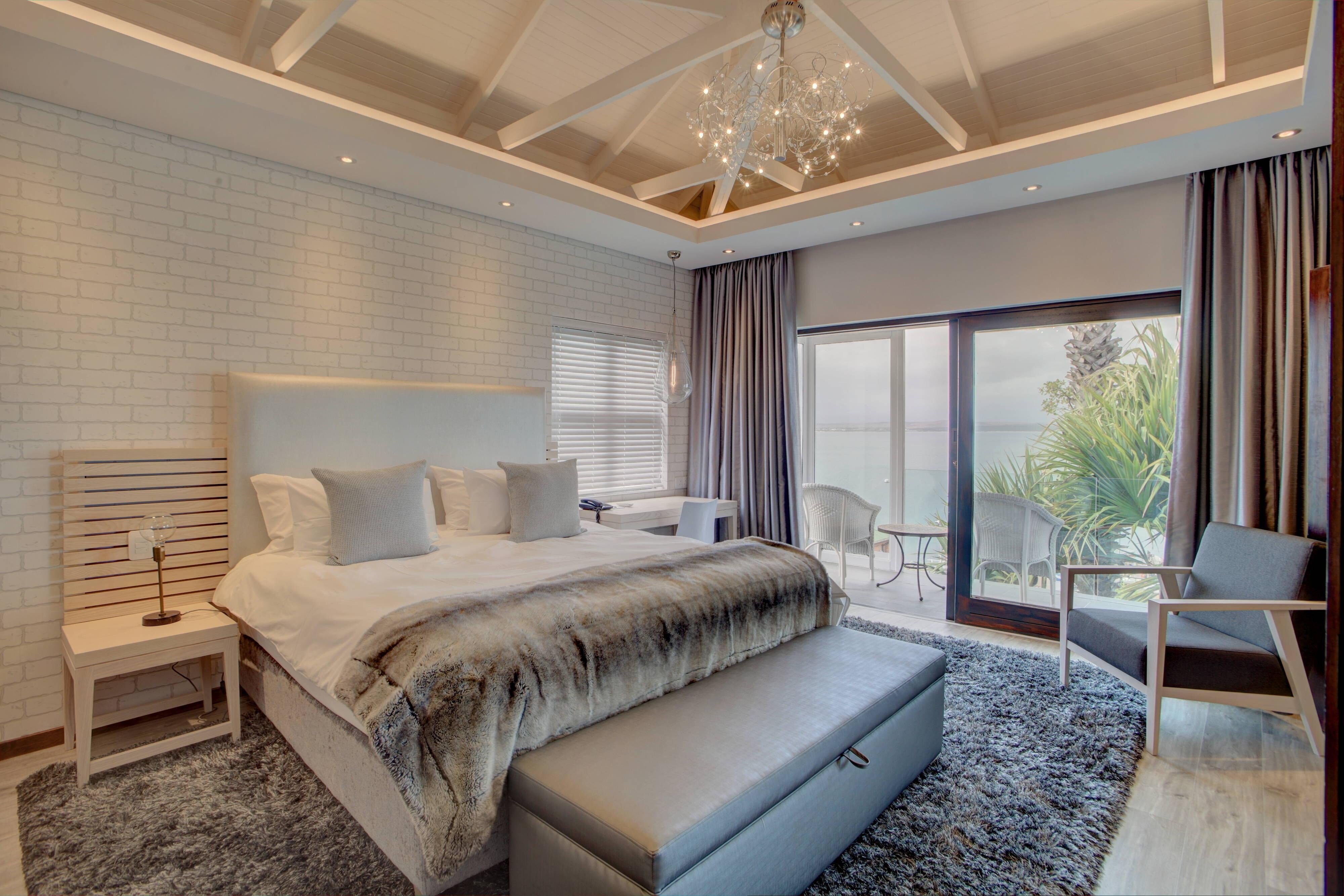Protea Hotel by Marriott Mossel Bay-guestroom-Presidential Suite - Bedroom.jpg