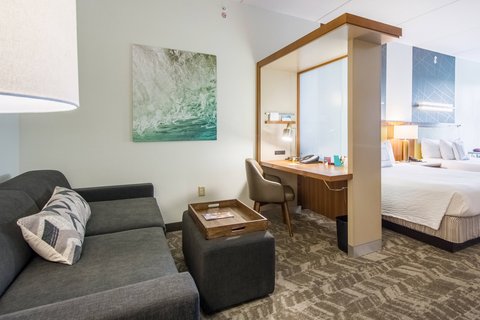 Queen/Queen Suite - Living Area
