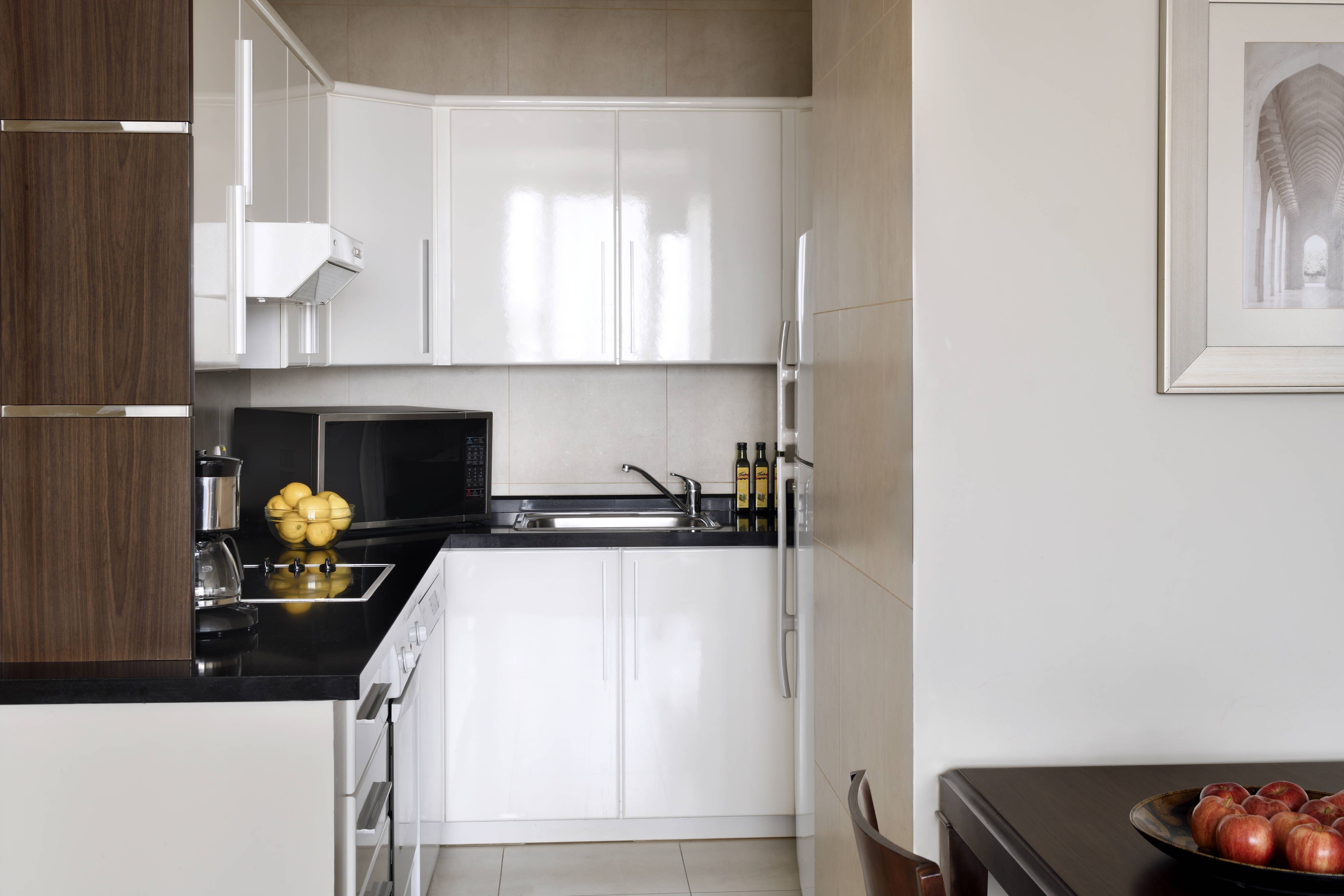 Marriott Executive Apartments Riyadh Conventino Center-guestroom-One-Bedroom Apartment - Kitchen.jpg