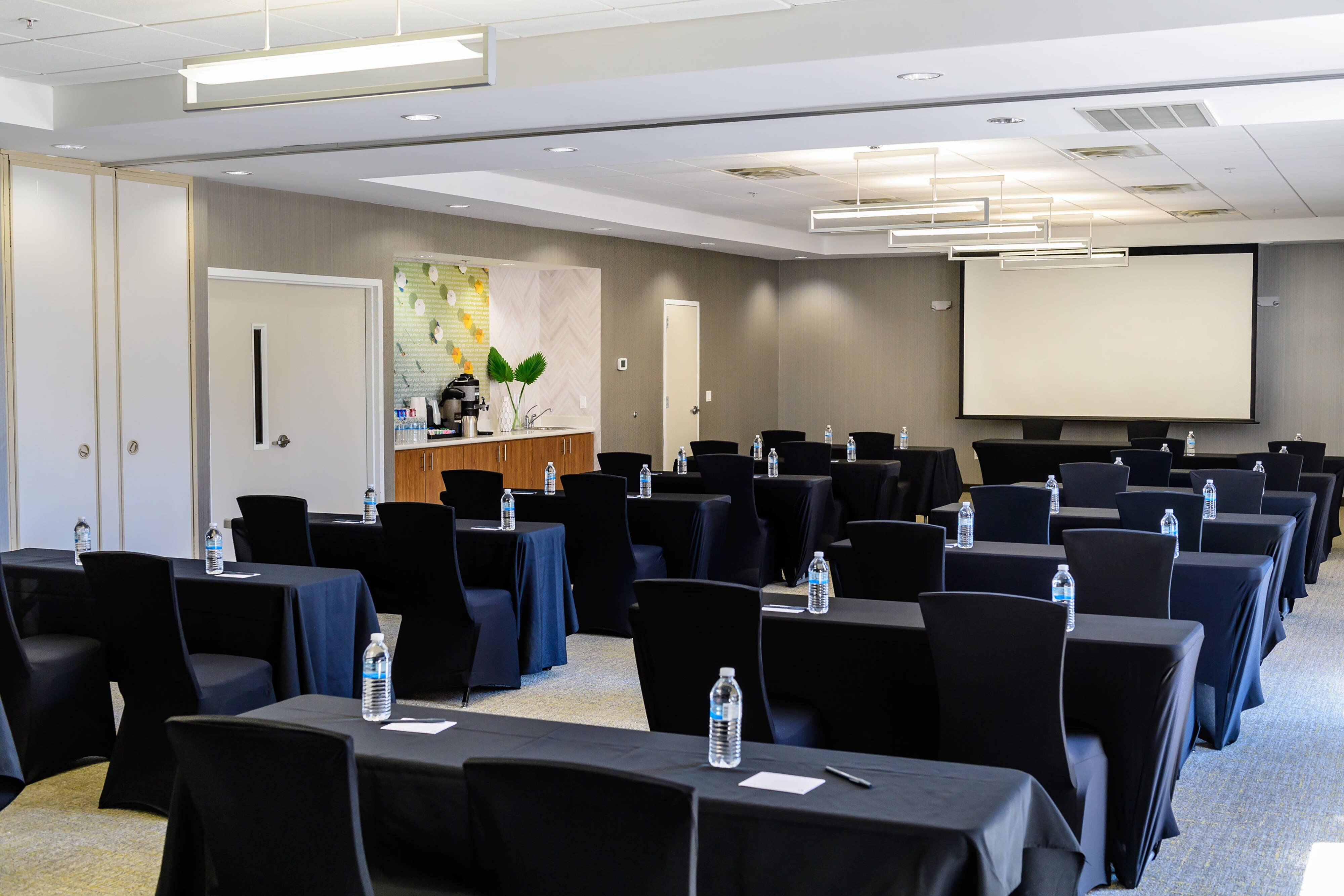 SpringHill Suites by Marriott Houston NASA Seabrook-guestroom-Pelican - Classroom Style.jpg