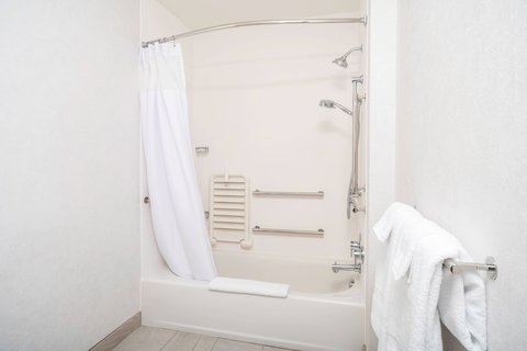 Suite Bathroom - Shower/Tub