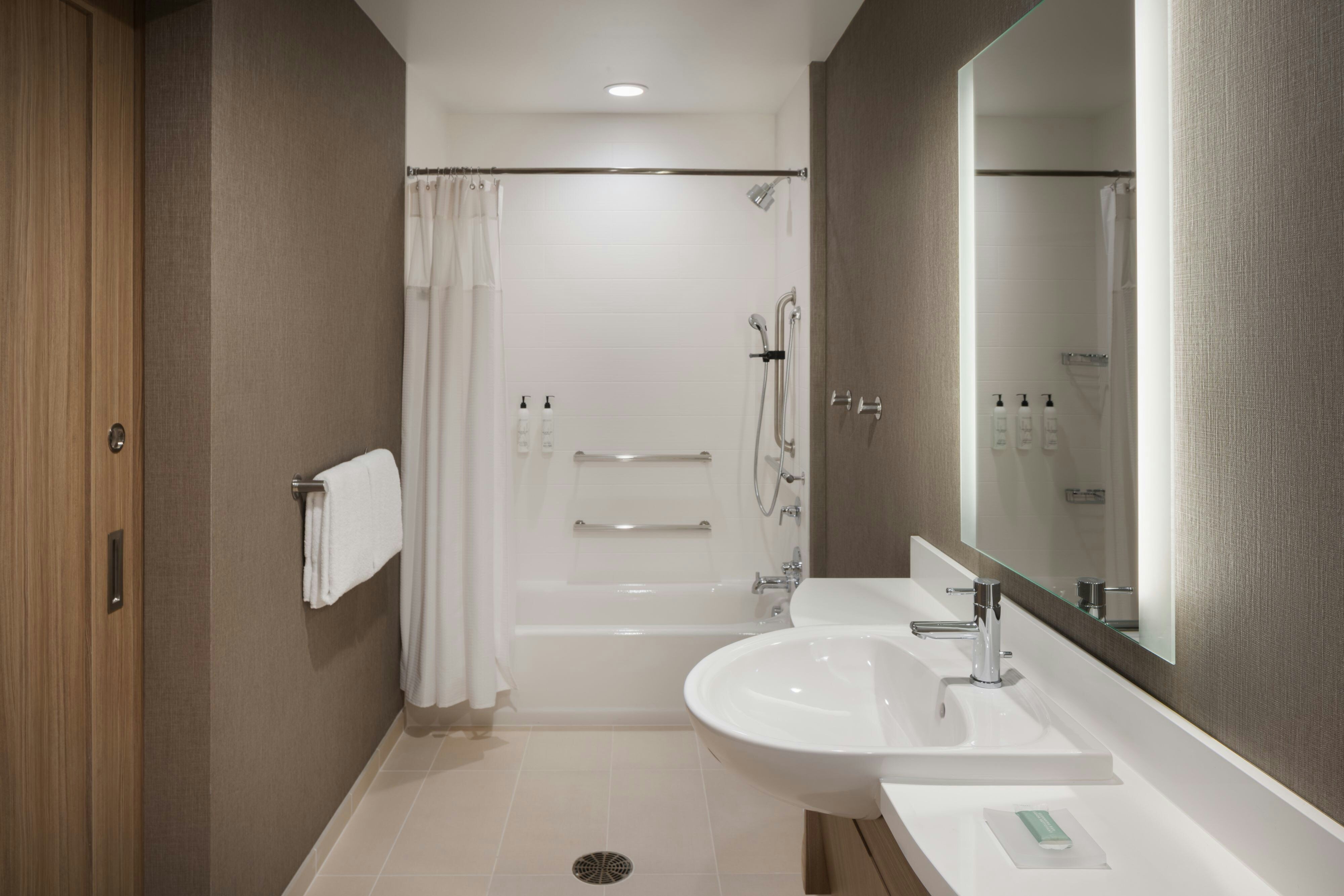 SpringHill Suites by Marriott Bowling Green-guestroom-Suite Bathroom - Accessible Bathtub.jpg