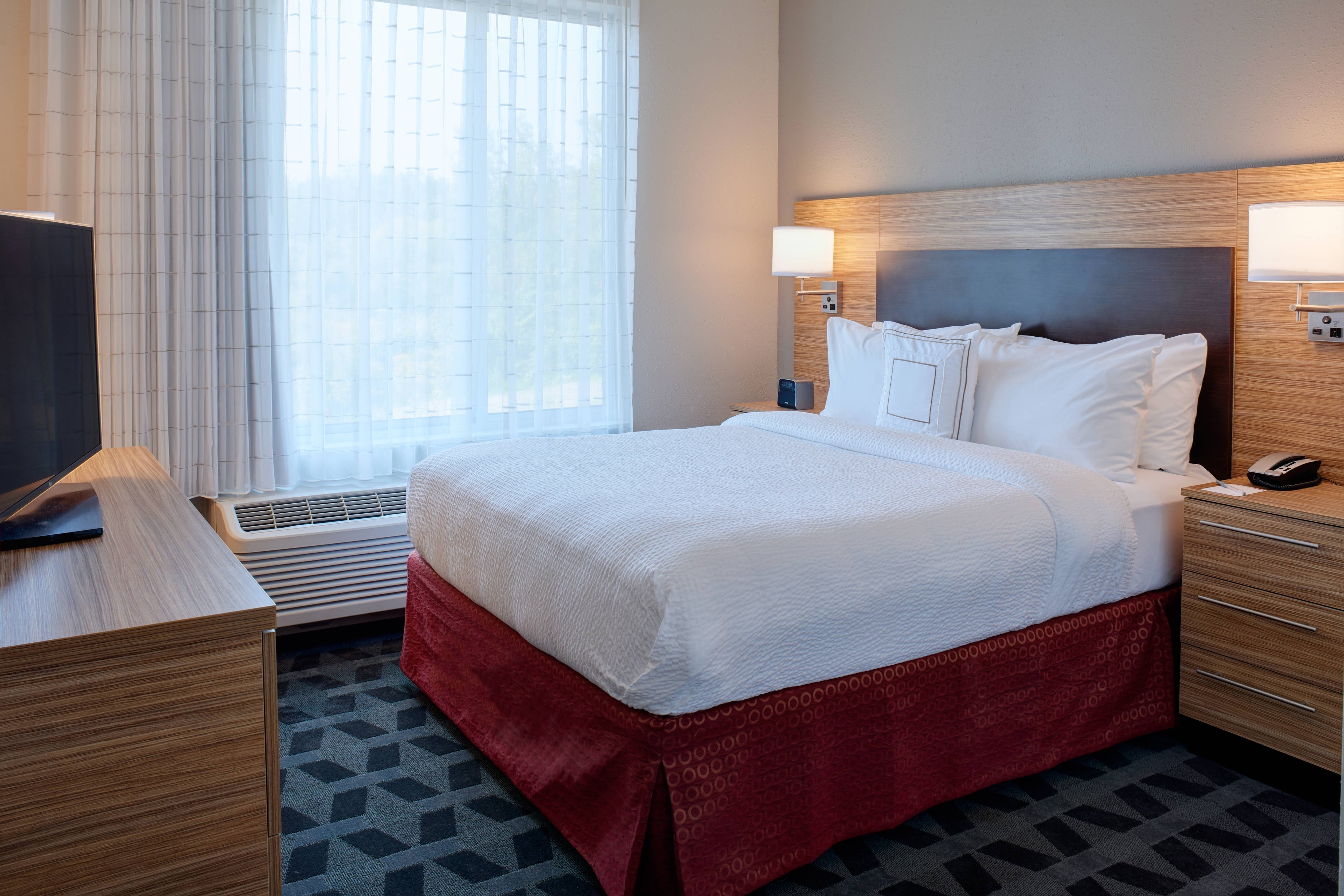 TownePlace Suites by Marriott Cleveland Solon-guestroom-One-Bedroom Queen Suite.jpg