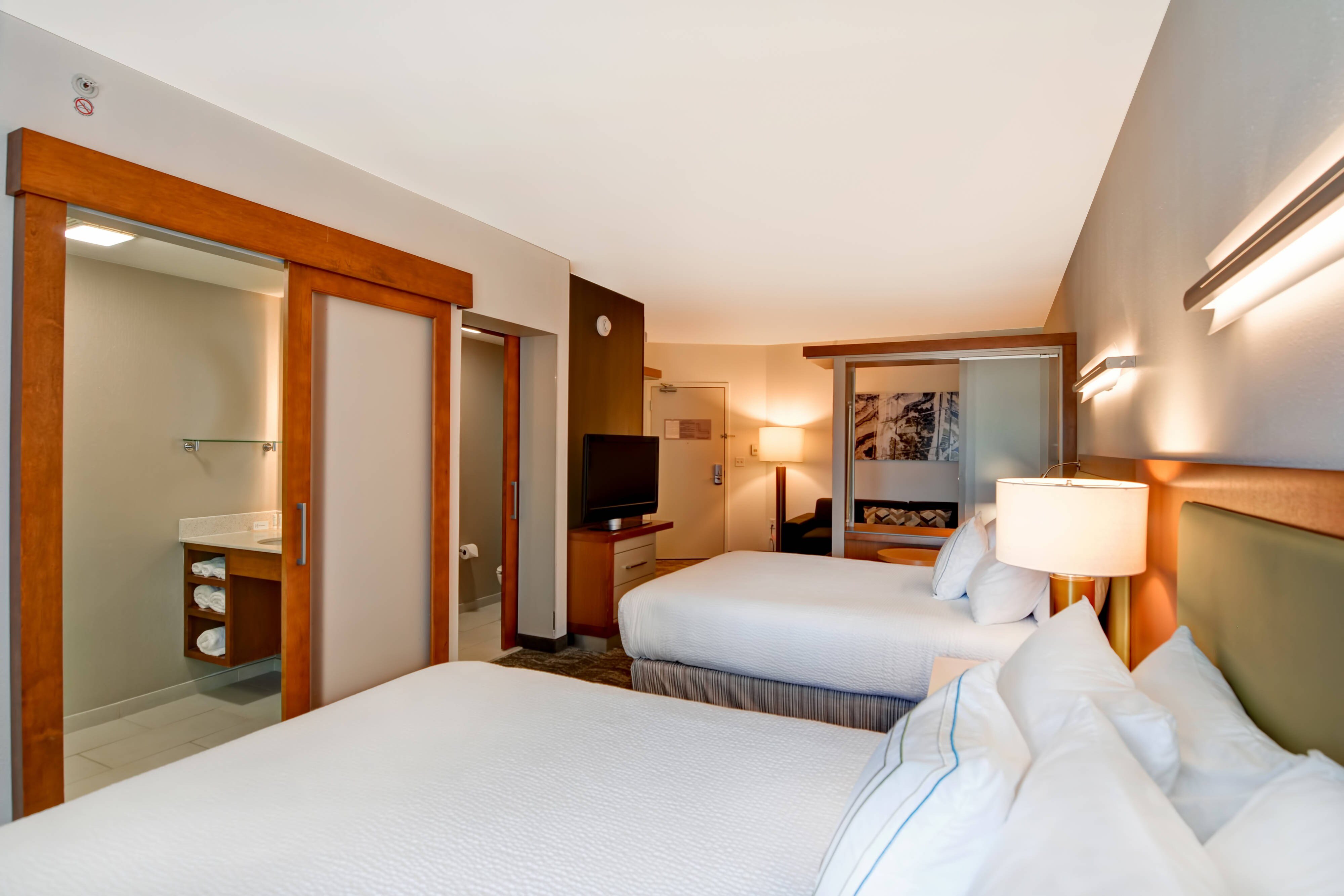 SpringHill Suites by Marriott Cincinnati Midtown-guestroom-Queen/Queen Suite.jpg