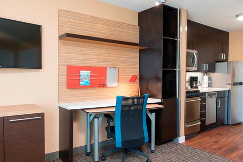 One-Bedroom Suite - Work Desk