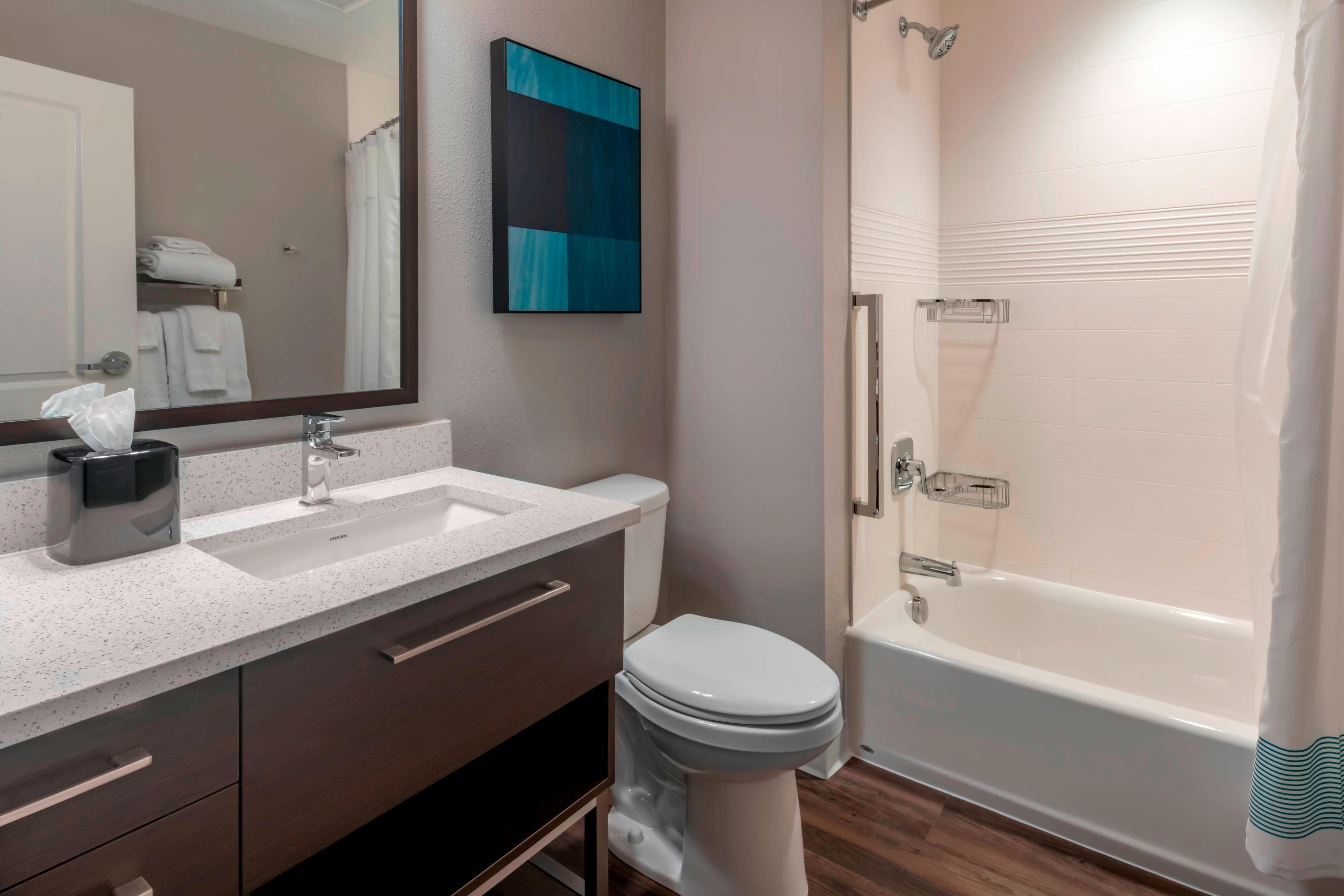 TownePlace Suites by Marriott Leavenworth-guestroom-Queen/Queen Studio Bathroom.jpg