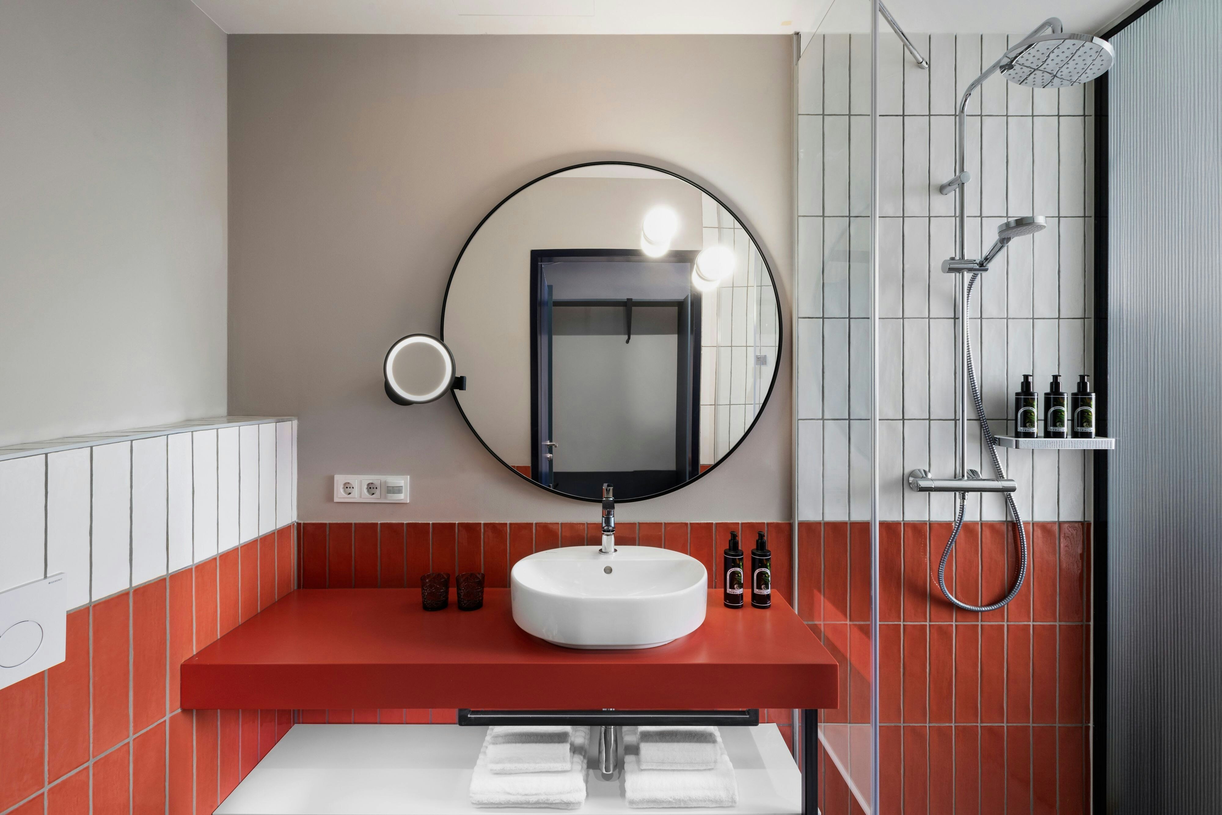 The Passenger a Tribute Portfolio Hotel-guestroom-Bathroom.jpg