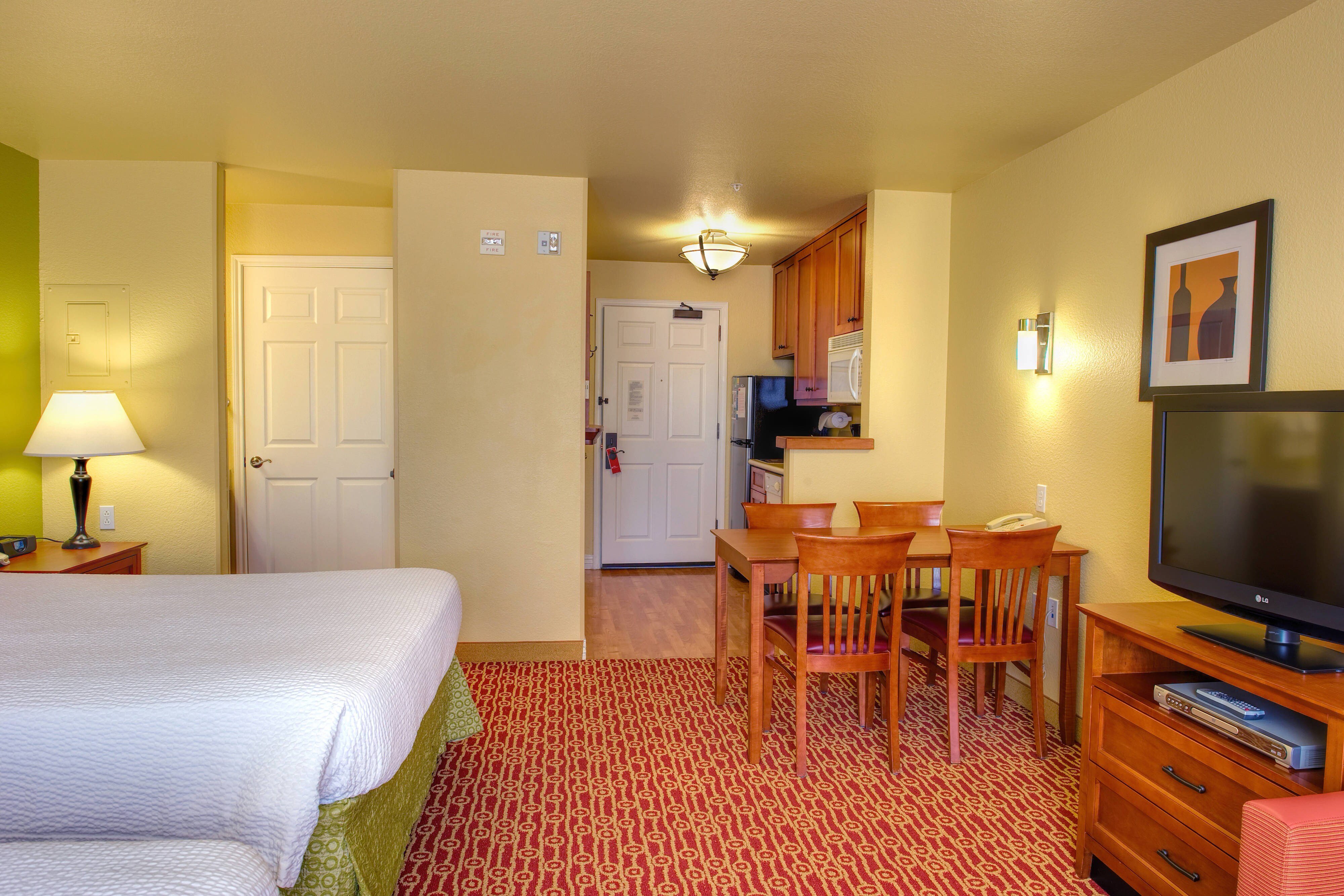 TownePlace Suites by Marriott Las Cruces-guestroom-Queen/Queen Studio Suite - Dining & Kitchen Area.jpg