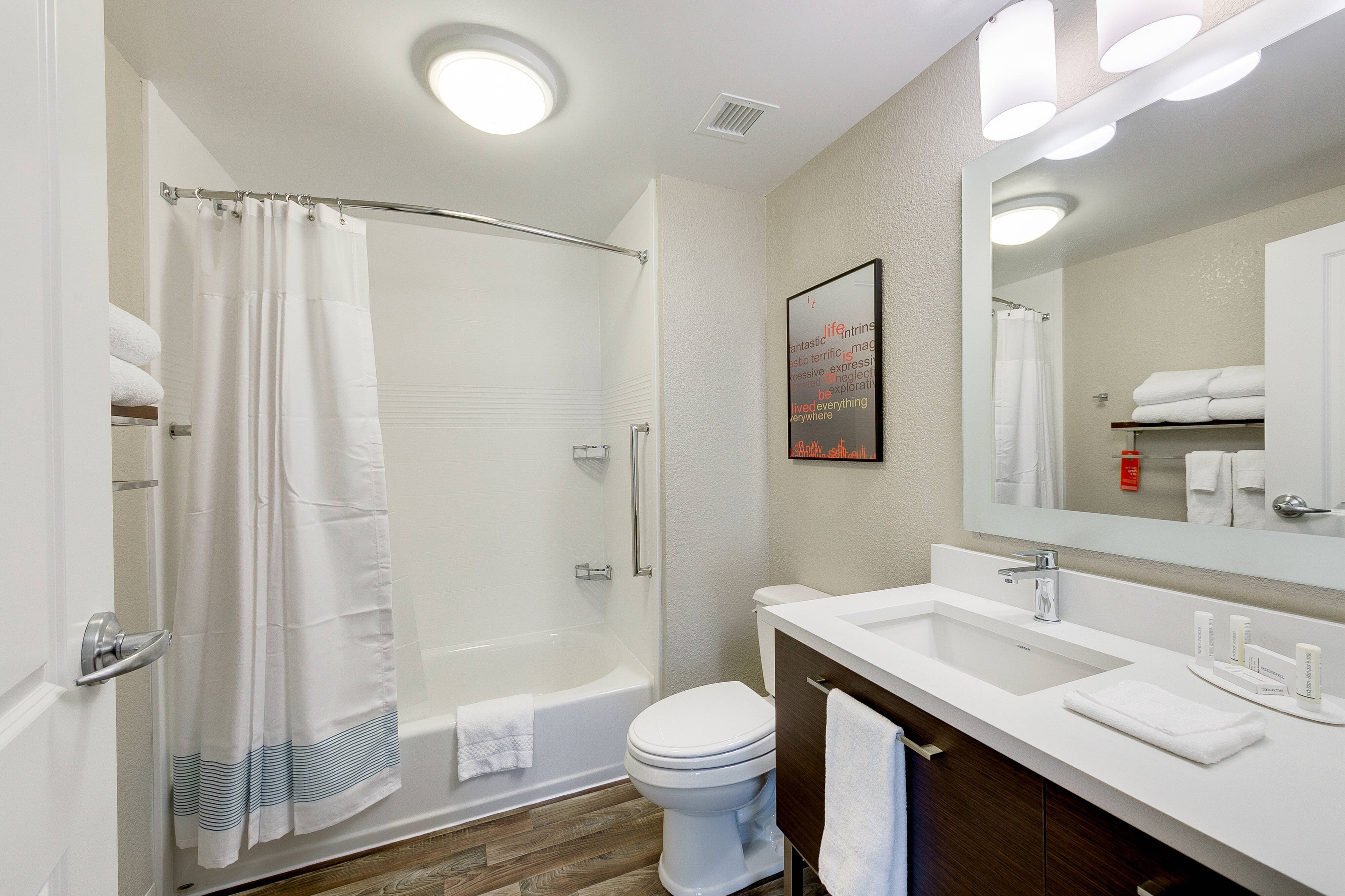 TownePlace Suites by Marriott Kansas City Liberty-guestroom-Queen/Queen Studio Bathroom.jpg