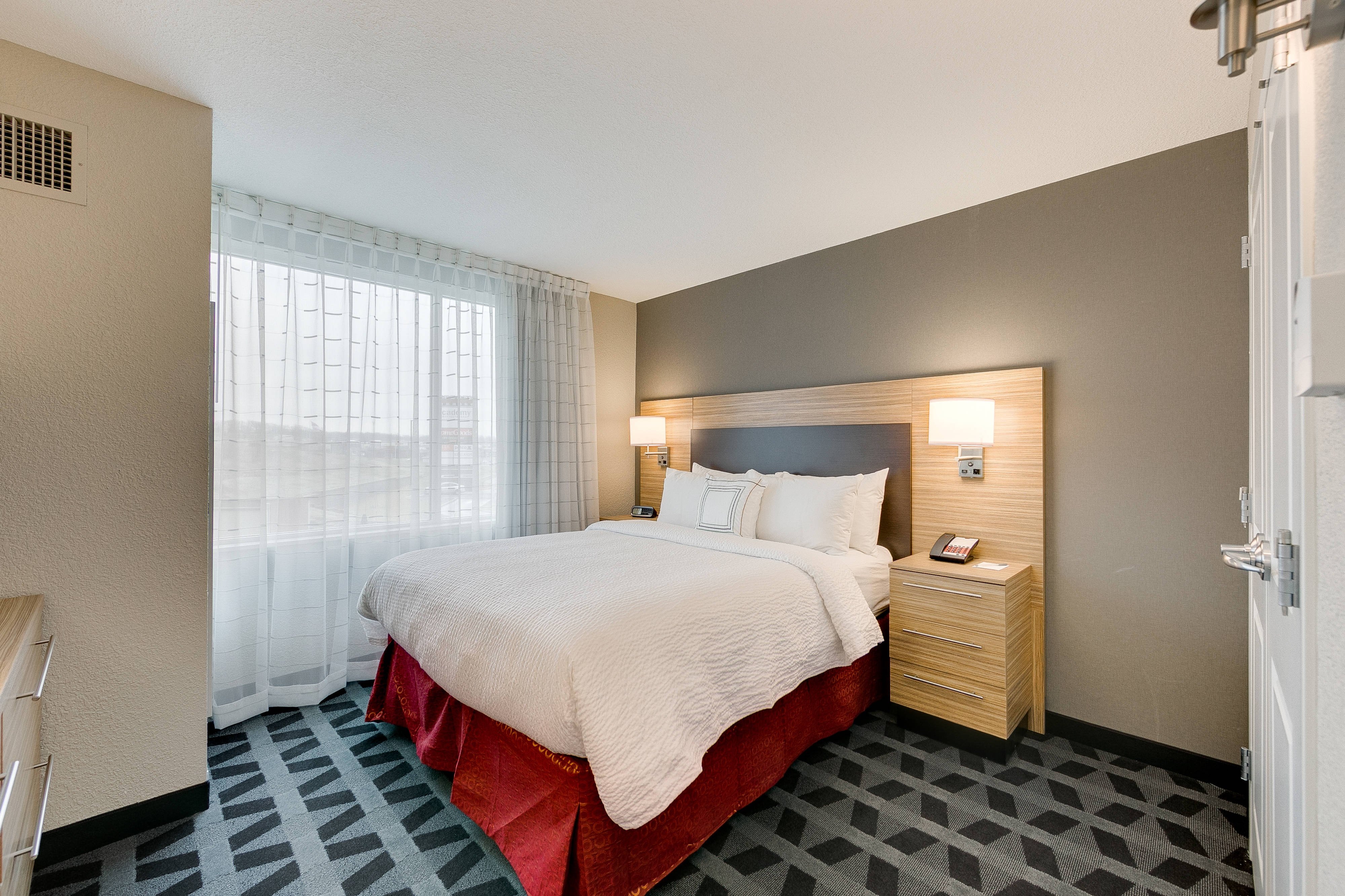 TownePlace Suites by Marriott Kansas City Liberty-guestroom-One-Bedroom Suite.jpg