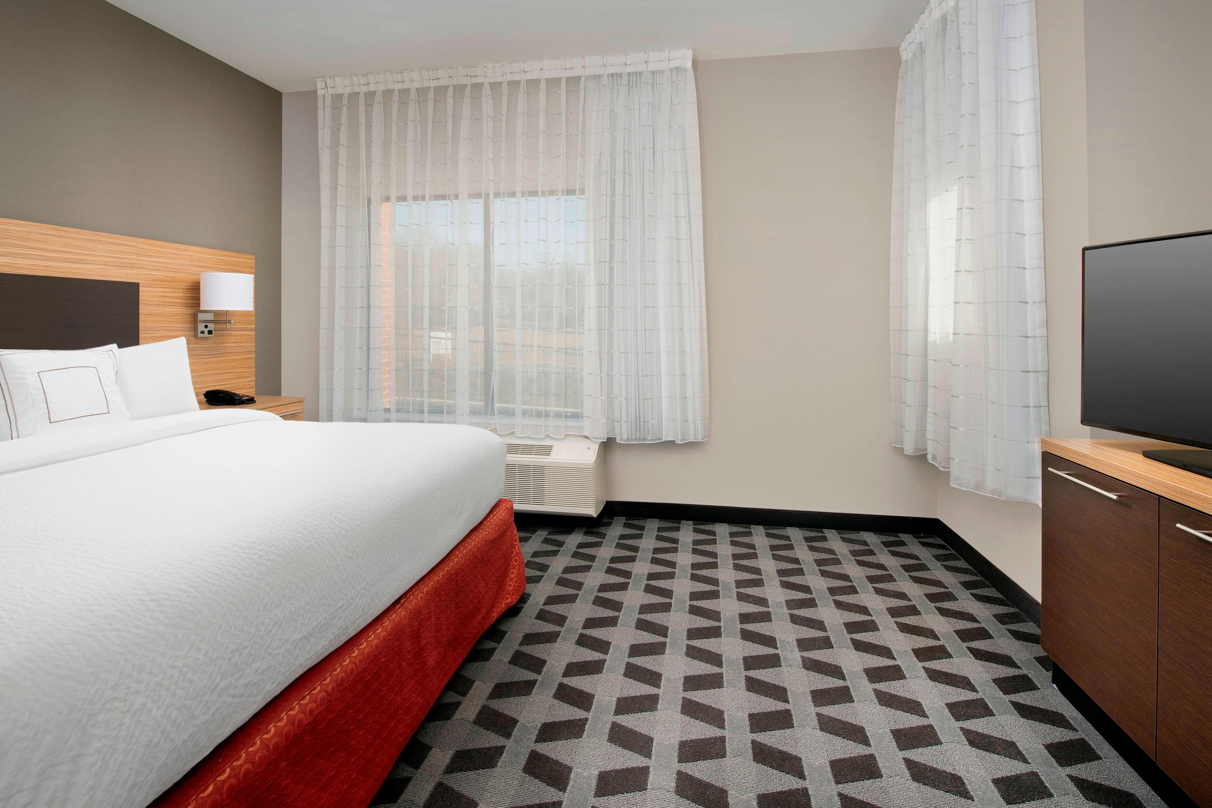 TownePlace Suites by Marriott College Park-guestroom-Corner King One Bedroom.jpg