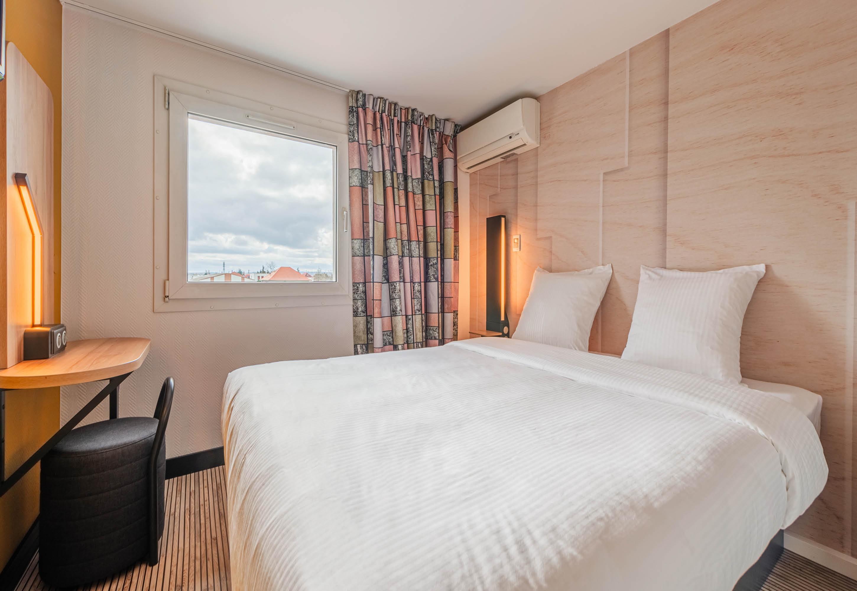 B&B HOTEL MULHOUSE SAUSHEIM-guestroom-Room.jpg