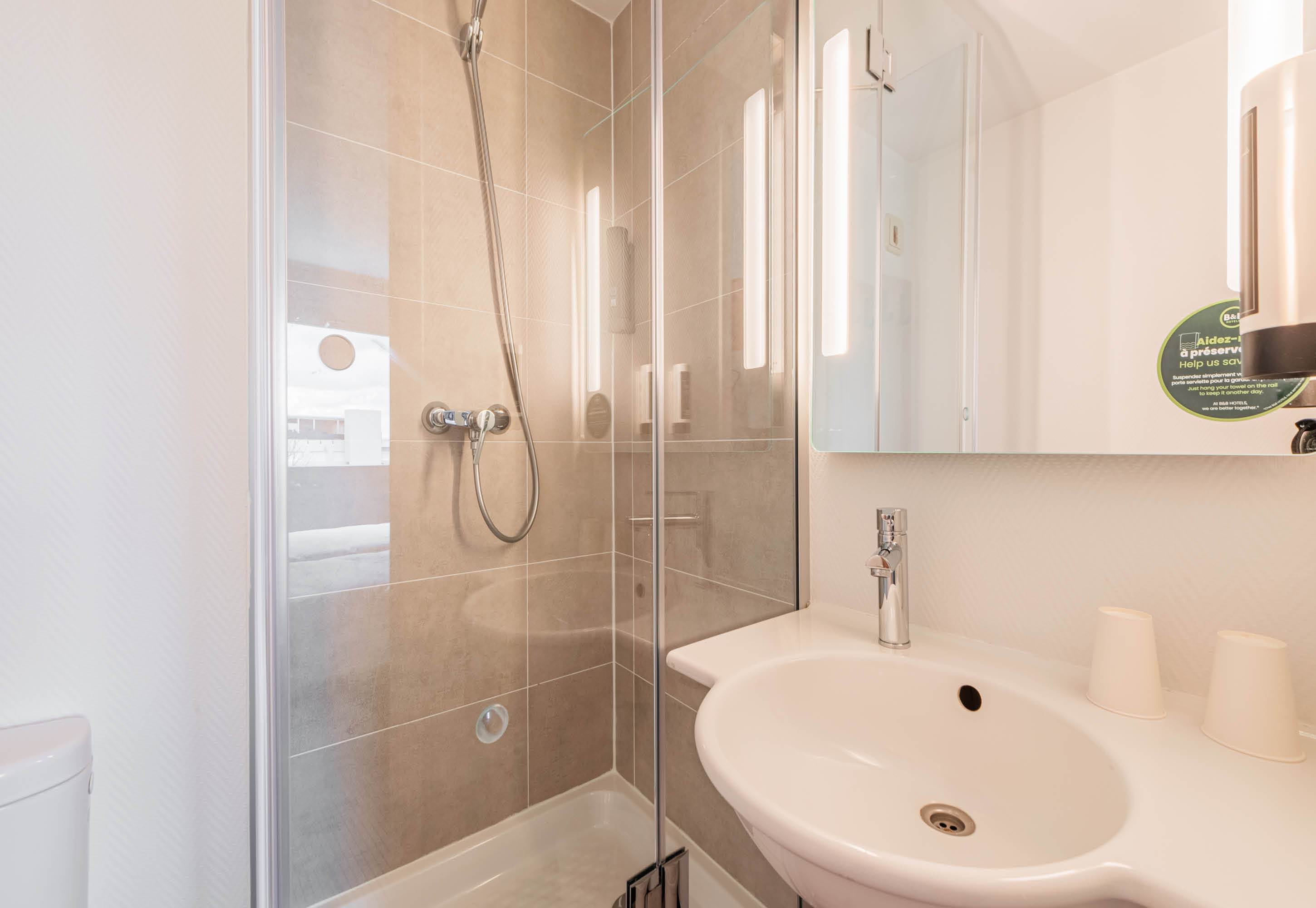 B&B HOTEL MULHOUSE SAUSHEIM-guestroom-Hotel Mulhouse Sausheim Bathroom.jpg