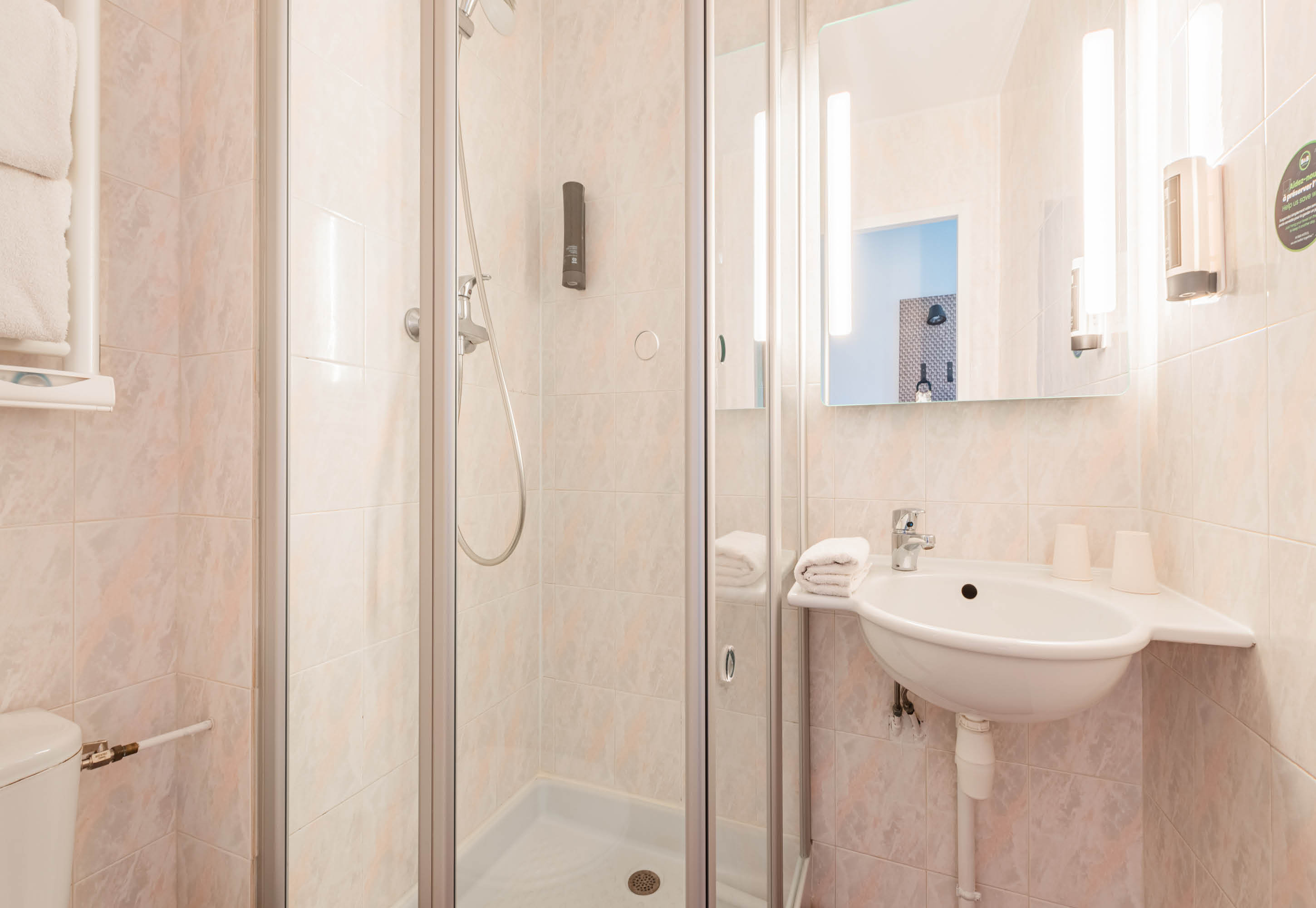 B&B HOTEL MULHOUSE KINGERSHEIM-guestroom-Hotel Mulhouse Kingersheim Bathroom.jpg