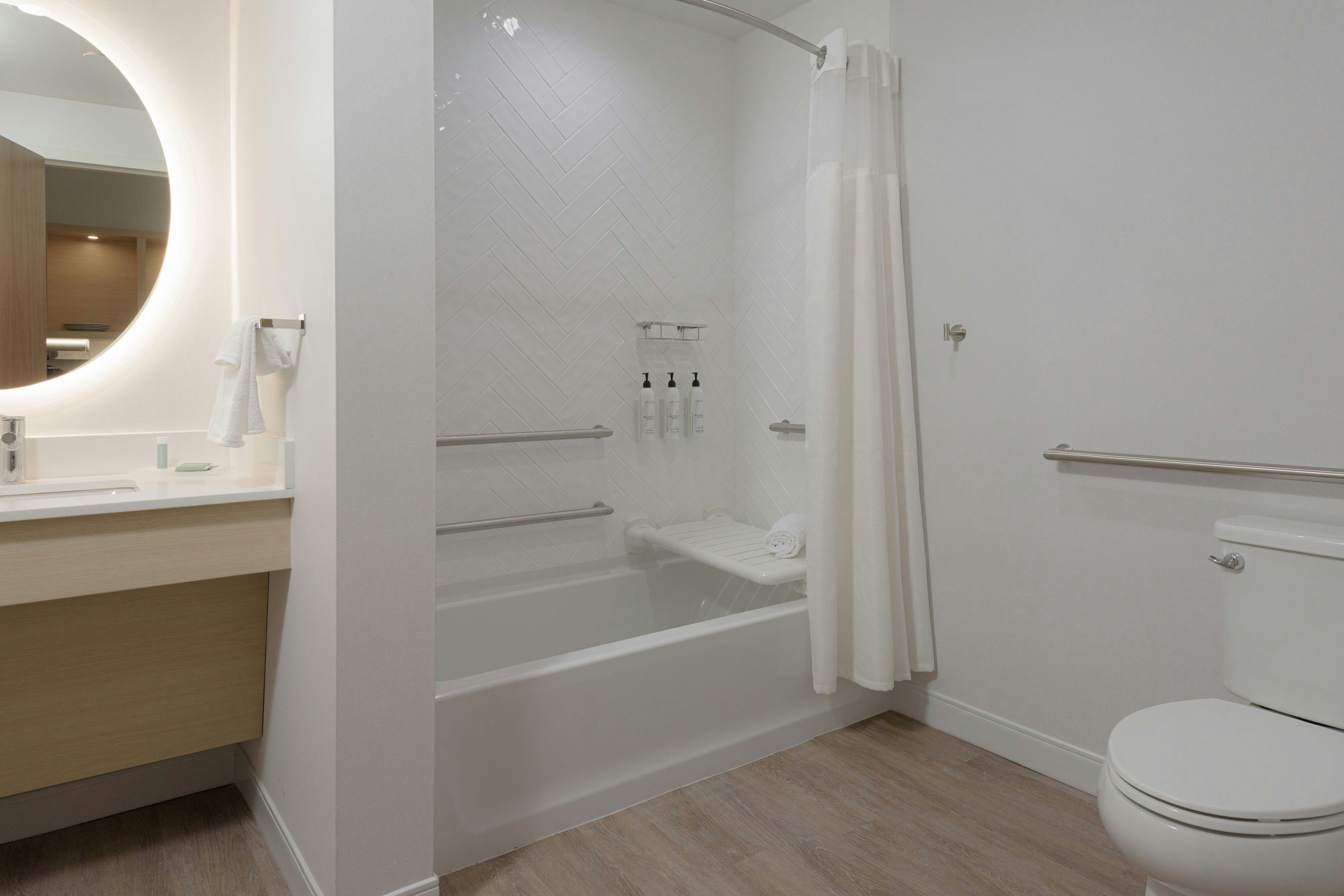 TownePlace Suites by Marriott Cincinnati Oakley-guestroom-Bathtub with Accessible Features.jpg